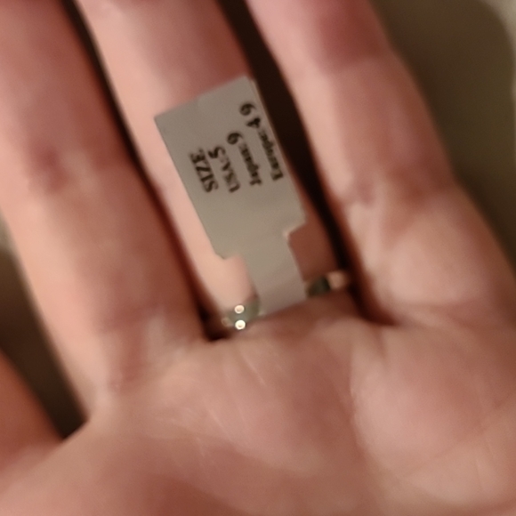 Three stone Cubic zirconia stainless steel ring - Picture 6 of 9